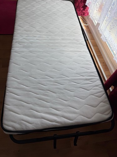 Metallbett auf rollen - metallbett,